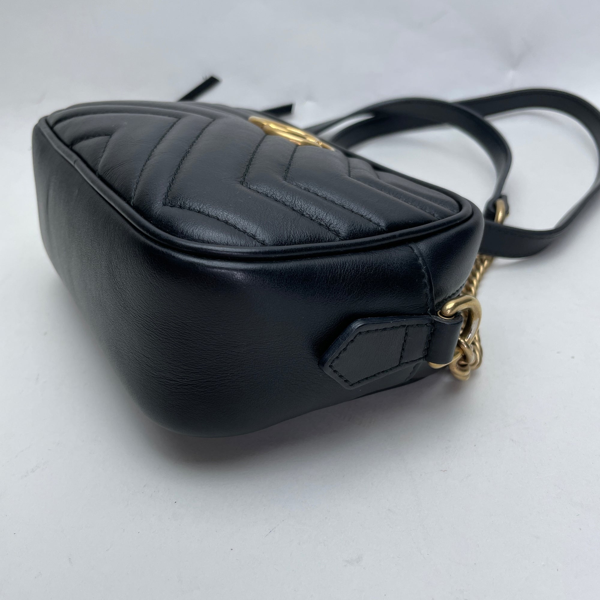 GG Marmont Mini Black Crossbody Bag in Calfskin, Gold hardware