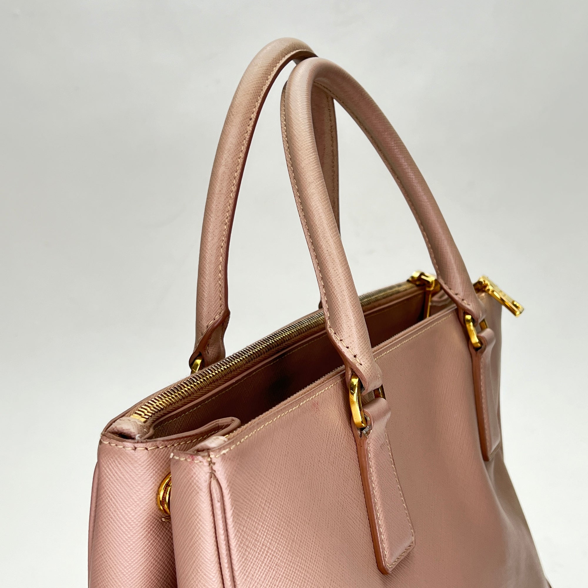 Galleria Large Pink Top Handle Bag in Saffiano Leather, Gold hardware