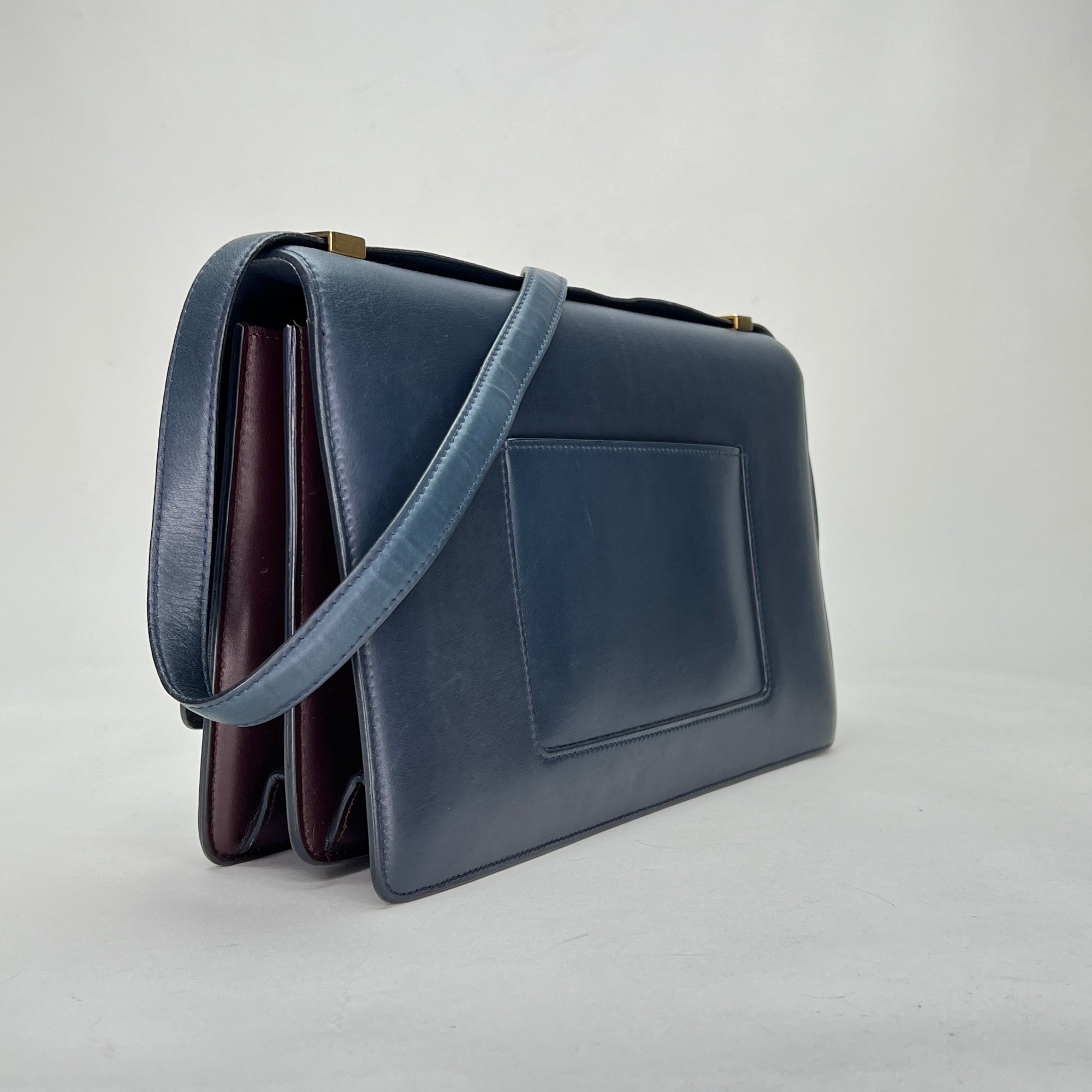 Case Flap Medium Navy Shoulder Bag in Calfskin, Gold hardware