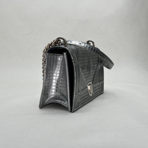 Diorama Medium Silver Shoulder Bag in Calfskin, Silver hardware