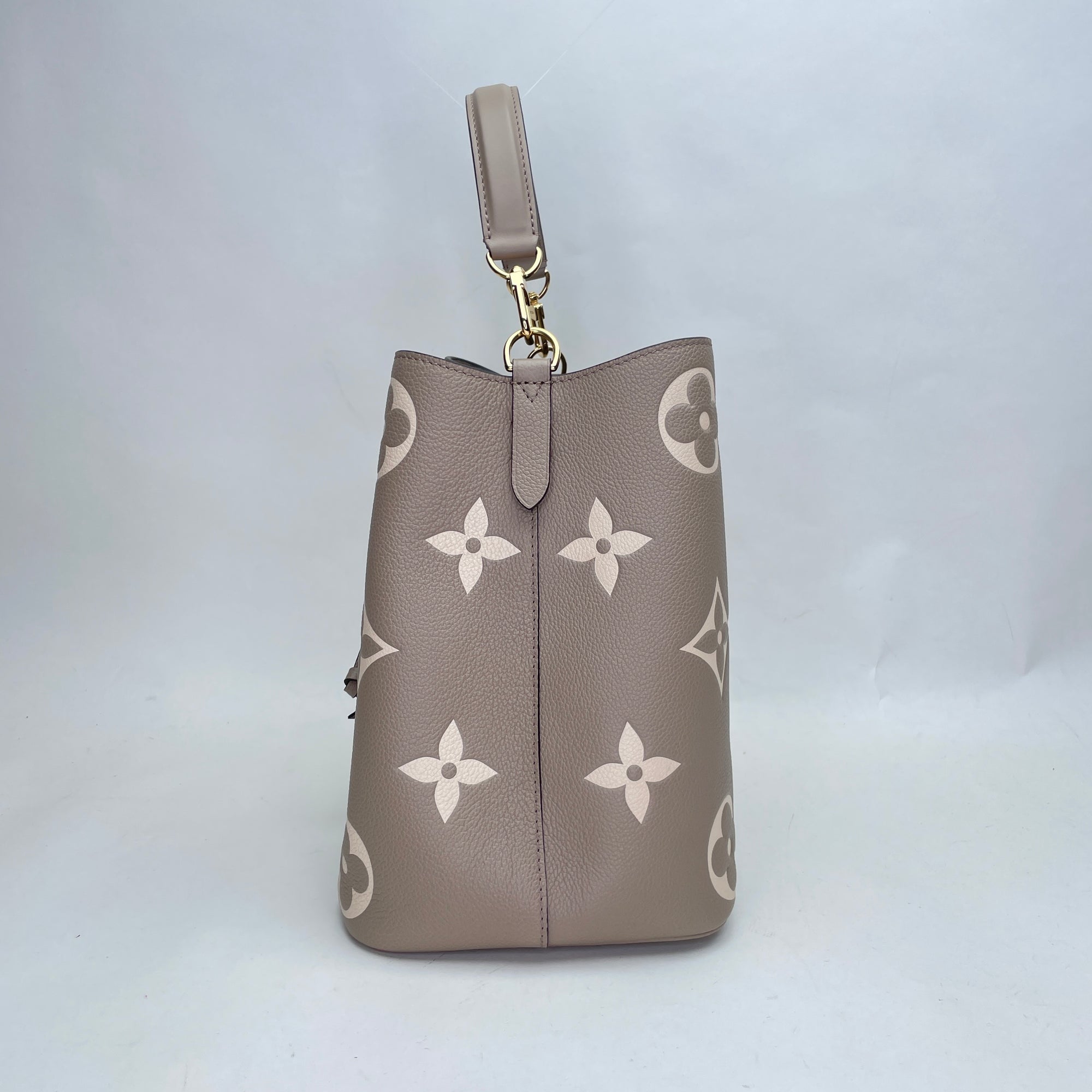 NeoNoe Beige Bucket Bag in Monogram Empreinte Leather, Gold hardware