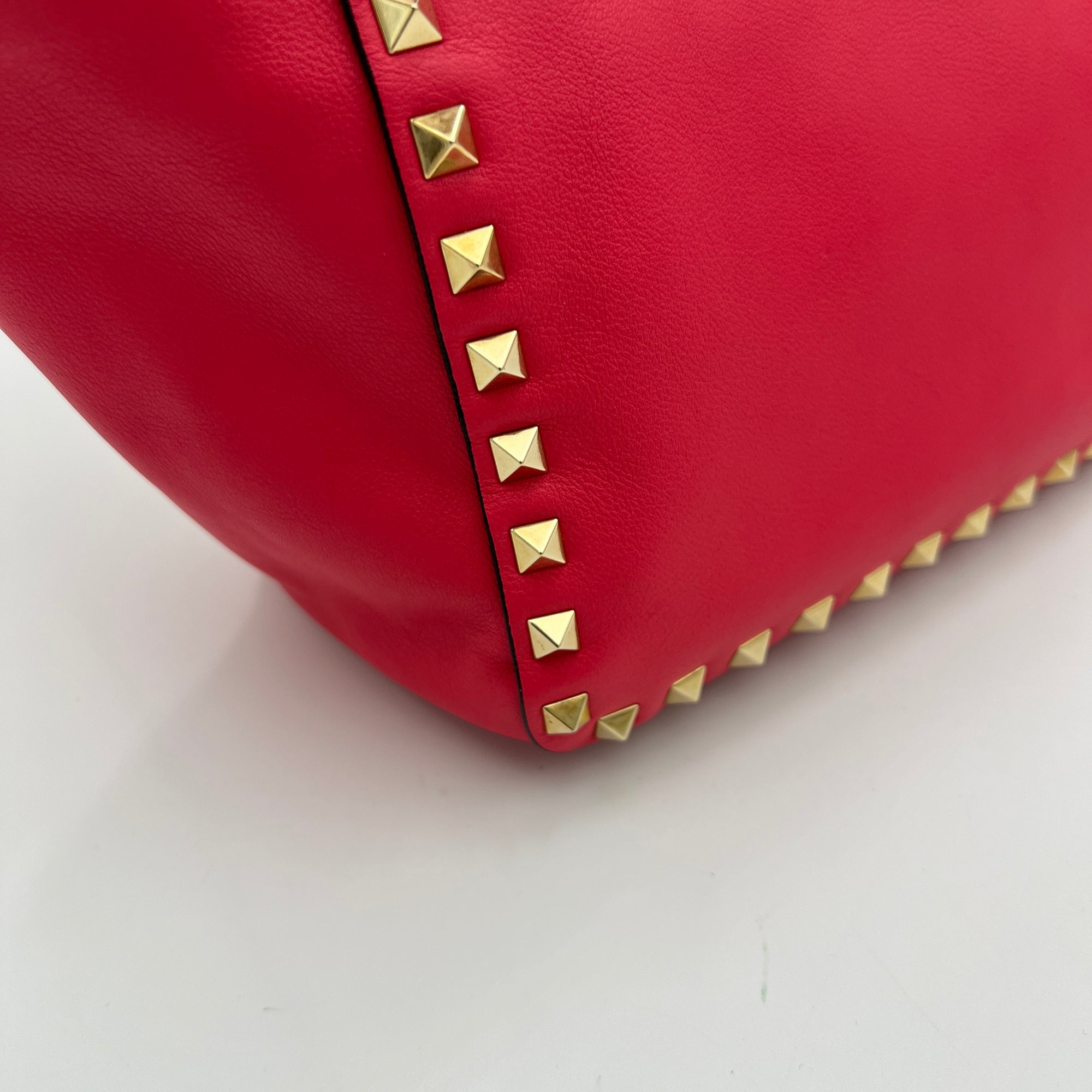 Rockstud Pink Top Handle Bag in Calfskin, Gold hardware