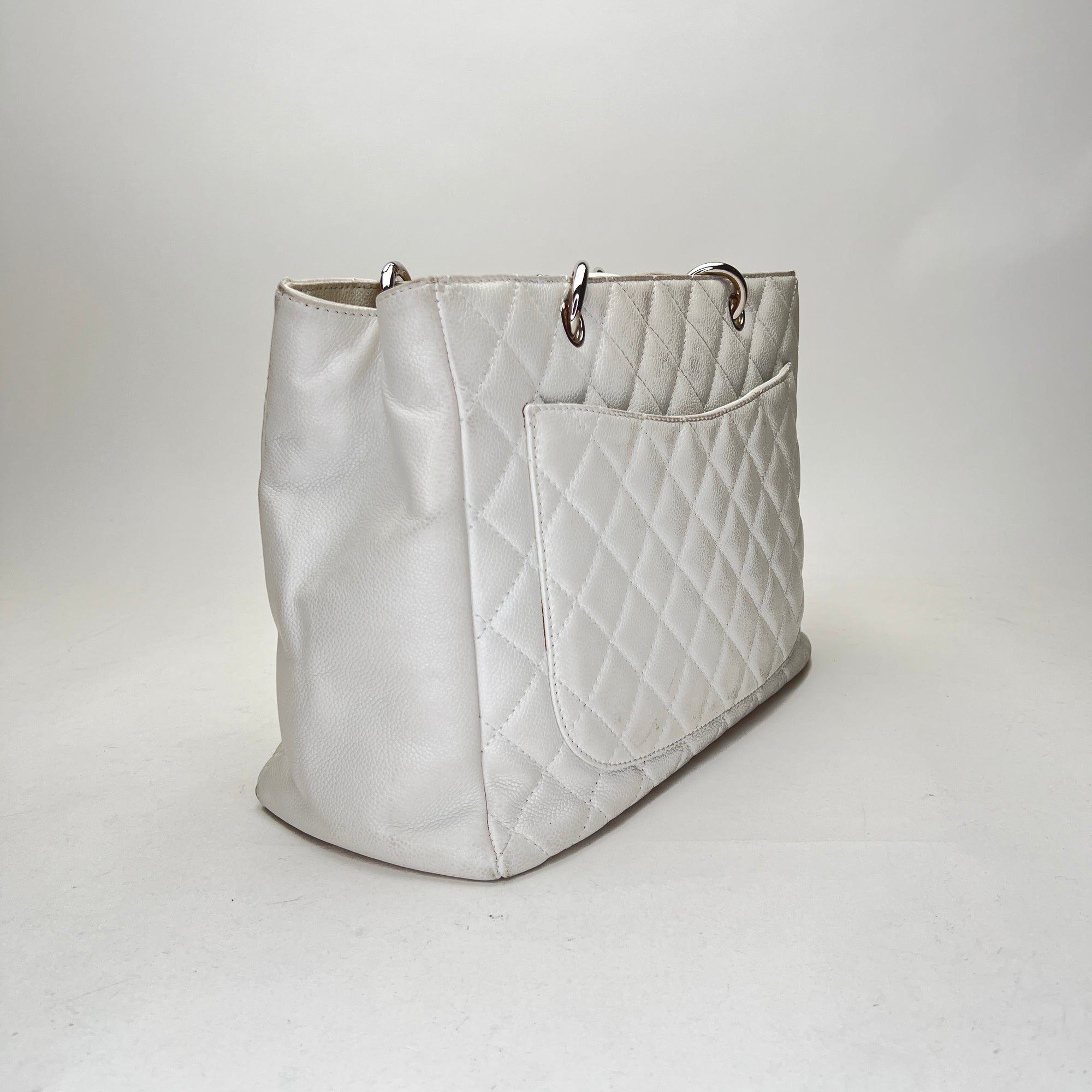 GST White Shoulder Bag in Caviar Leather, Silver hardware