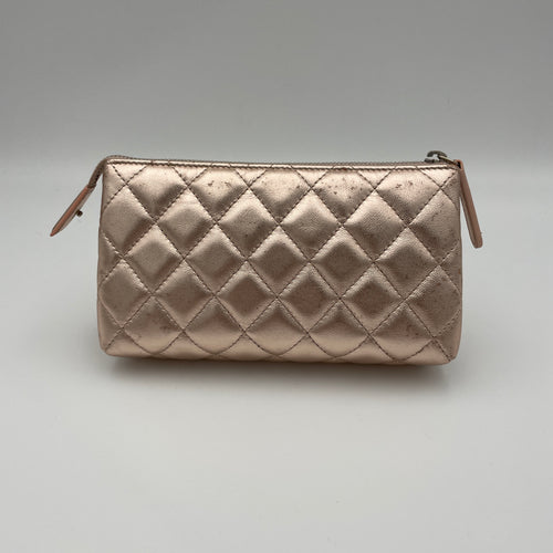 Metallic Quilt Pink Pouch in Lambskin, Silver hardware