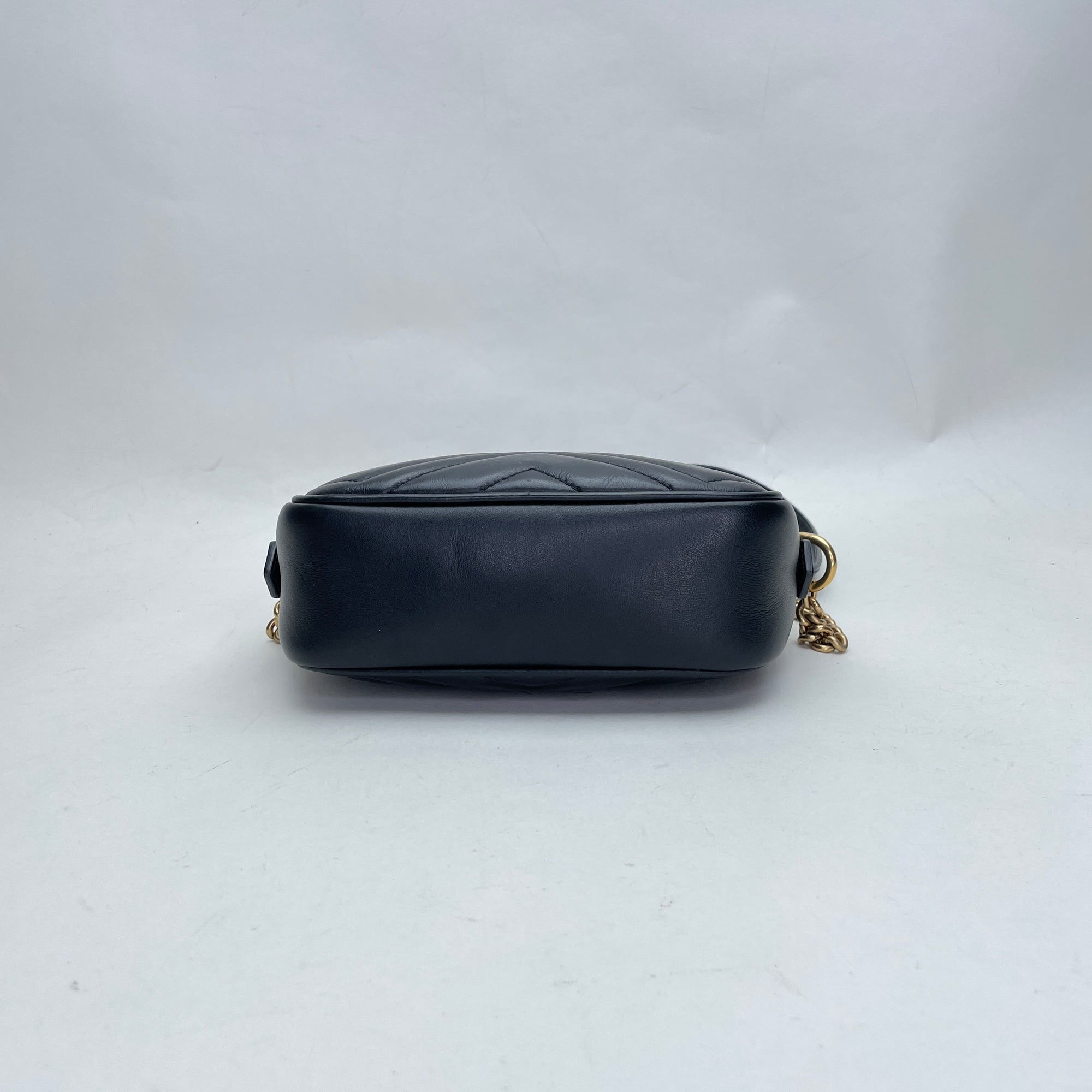 GG Marmont Mini Black Crossbody Bag in Calfskin, Gold hardware