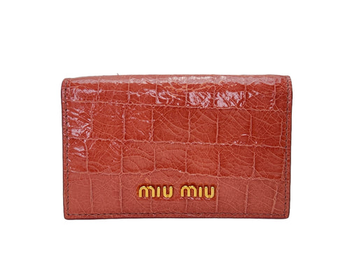 Bi-Fold Pink Card Holder in Crocodile Embossed Calfskin, Gold hardware