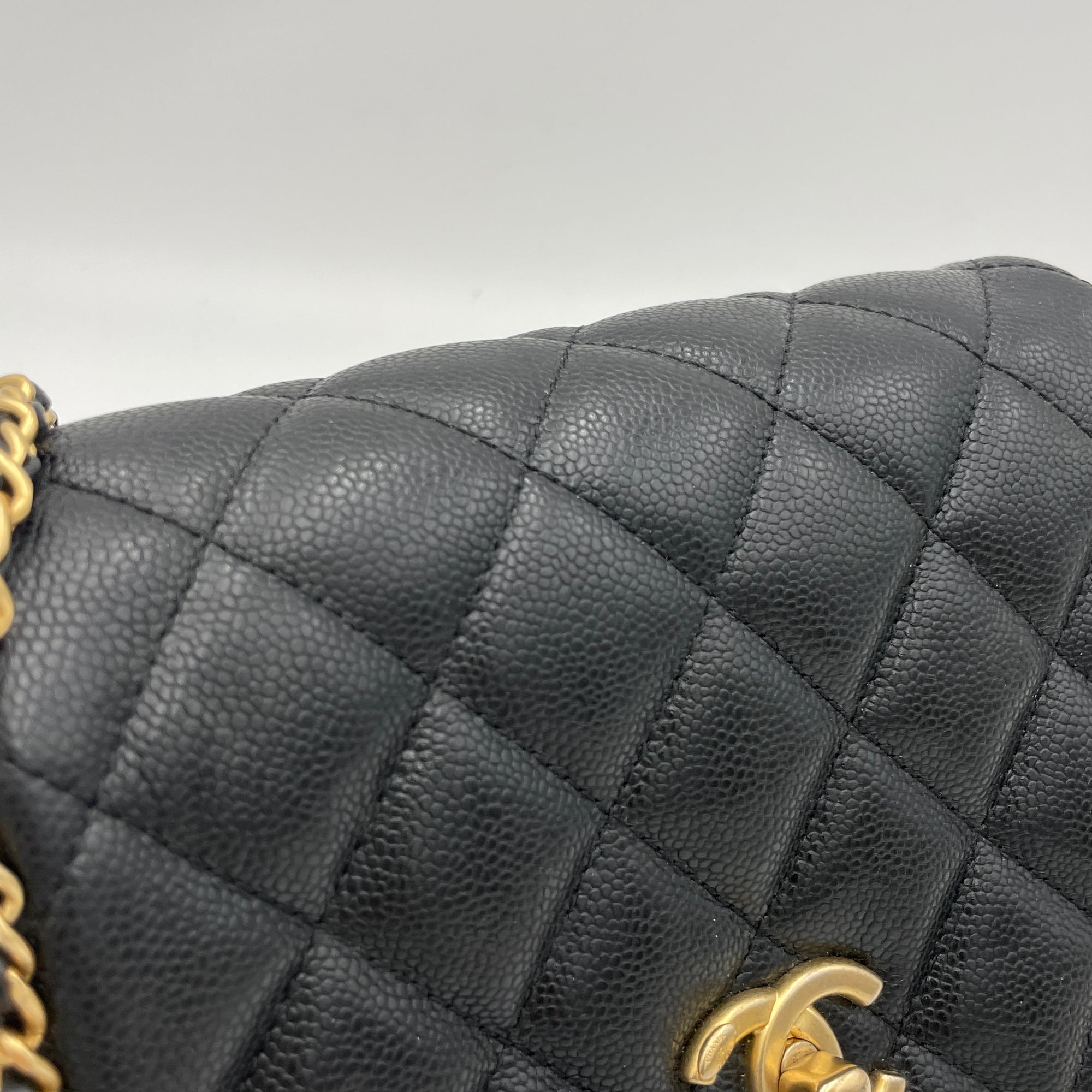 22K Chain Black Shoulder Bag in Caviar Leather, Gold hardware