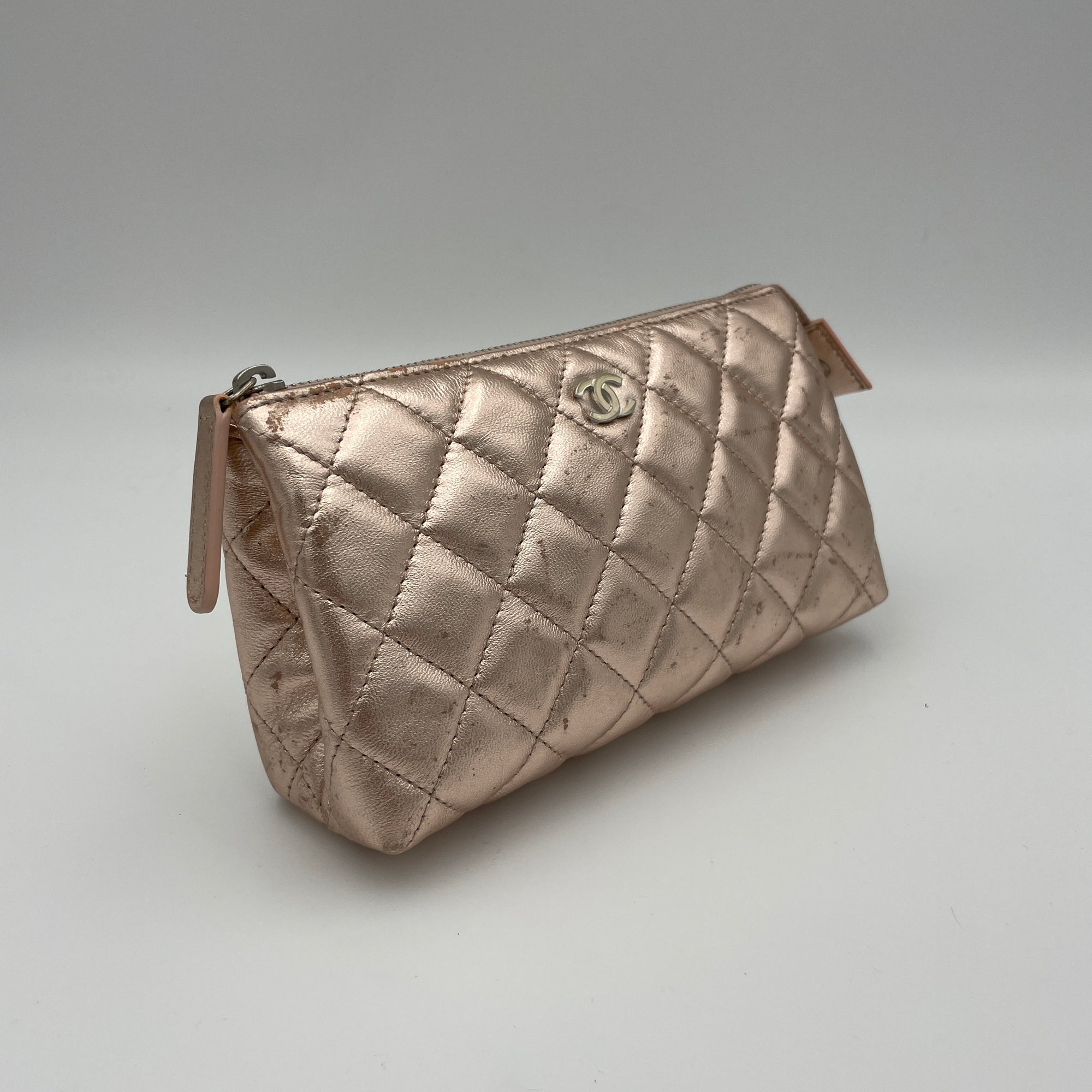 Metallic Quilt Pink Pouch in Lambskin, Silver hardware