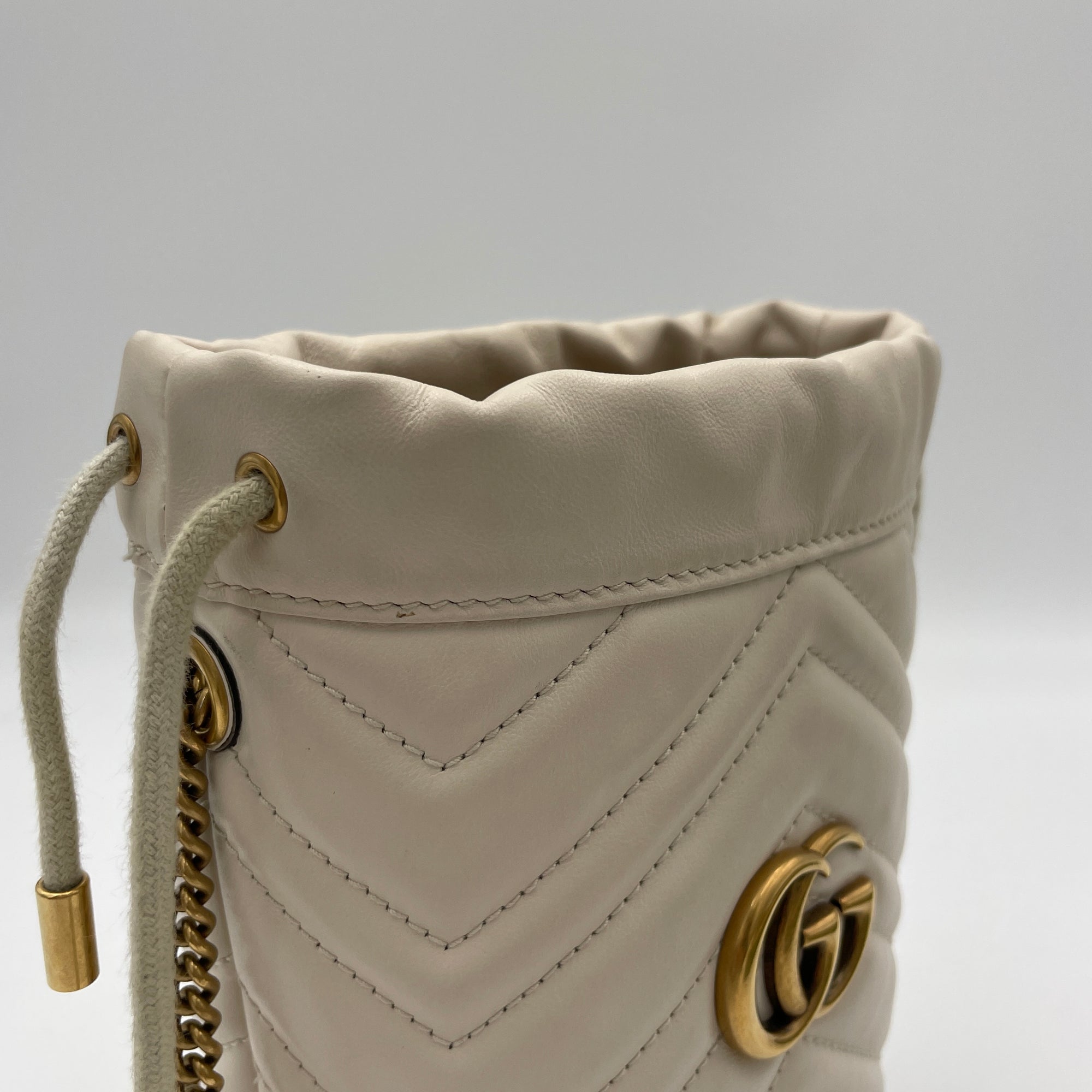 Marmont White Bucket Bag in Calfskin, Gold hardware