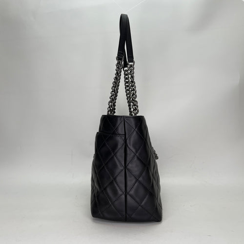 Matelasse shoulder bag Black Tote Bag in Calfskin, Ruthenium hardware