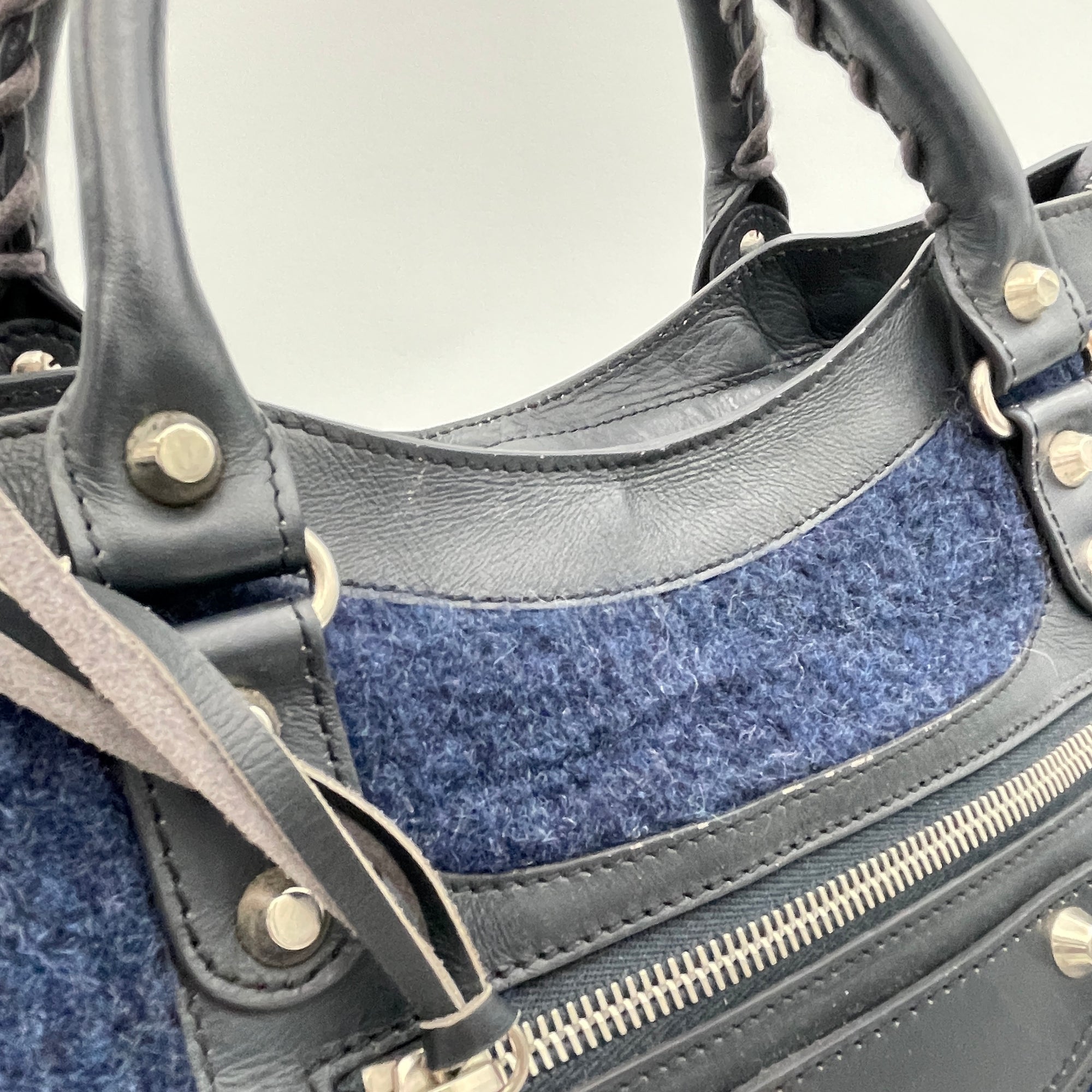 City Blue Shoulder Bag in Wool, Silver hardware