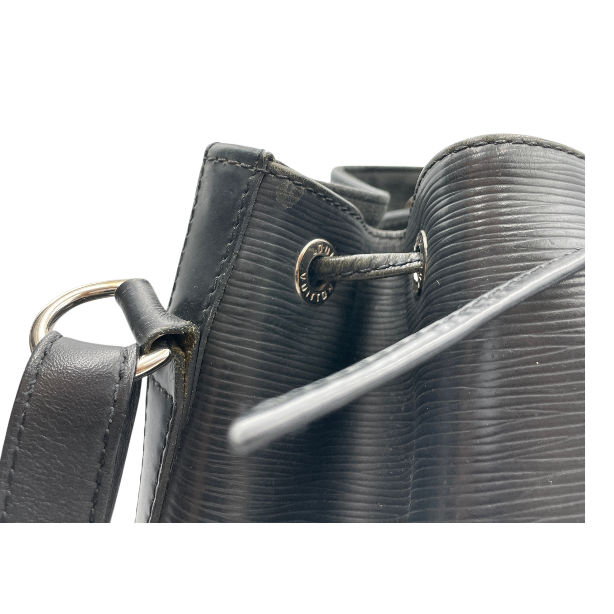 Petite Noe Black Shoulder Bag in Epi Leather, Silver hardware